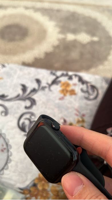 Продам Apple watch se2