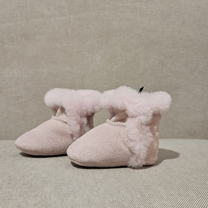 UGG-Lassen обувки за новородено
