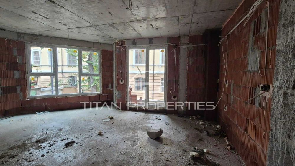 Тристаен апартамент в Центъра