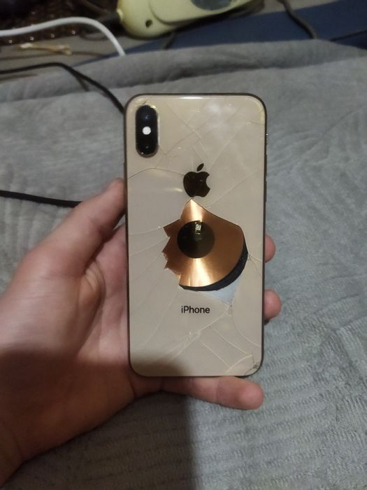 Продам iPhone XS [64GB]