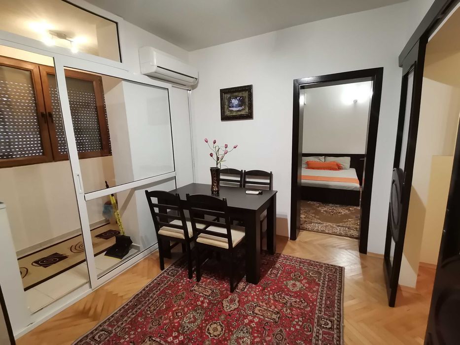 Дава се под наем Двустаен апартамент в Бургас, Център - 55 кв.м за 255 € - Снимка #1