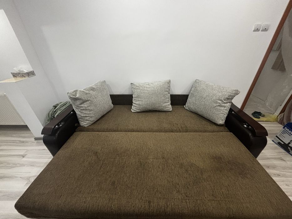 Vând canapea extensibilă 3locuri
