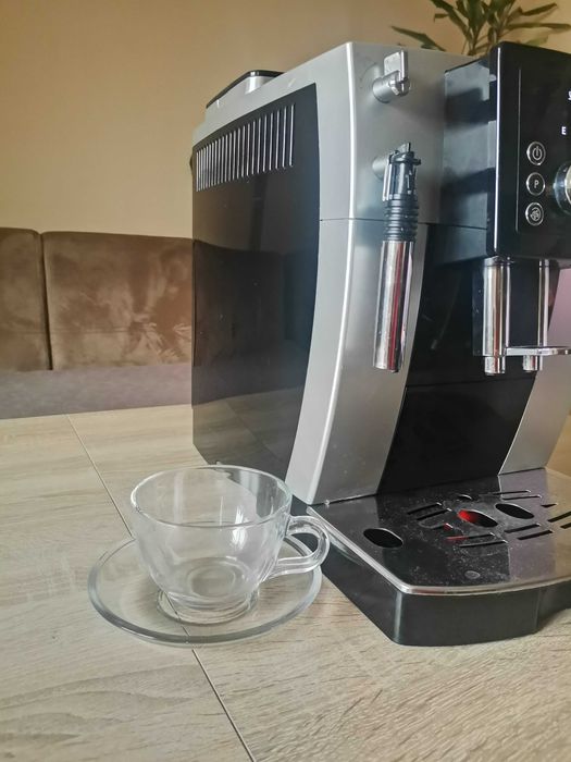 Кафемашина кафеавтомат Delonghi magnifica Ecam23.210