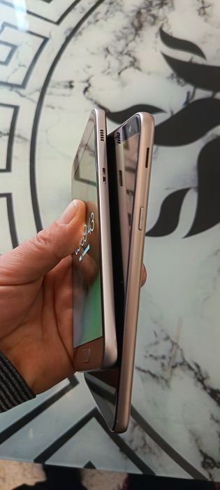 Vînd aceste 2 telefoane j6.  și a5