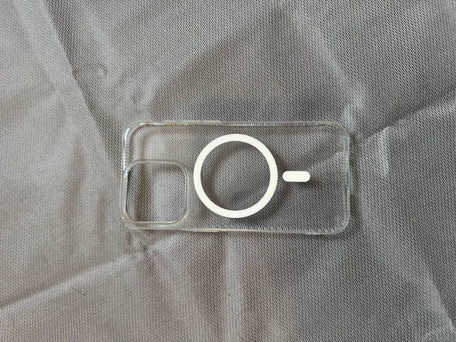 iPhone chexollar deyarli yangi