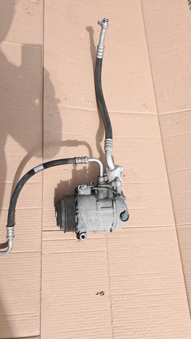 Мерцедес Е350 на части без предна броня, фарове и двигател.