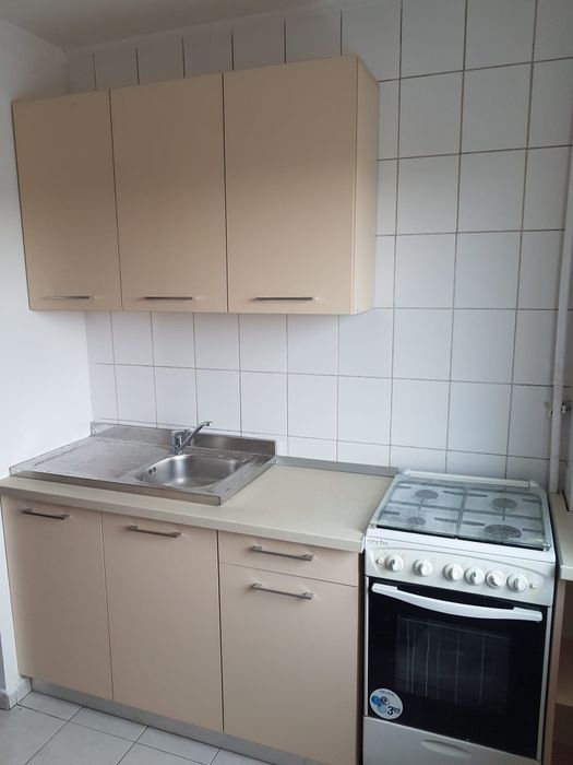 Inchiriez garsoniera confort 1 Tineretului decomandată spatioasa etaj 6/10 întrare din bulevard vedere spre parc parcare in fatata blocului