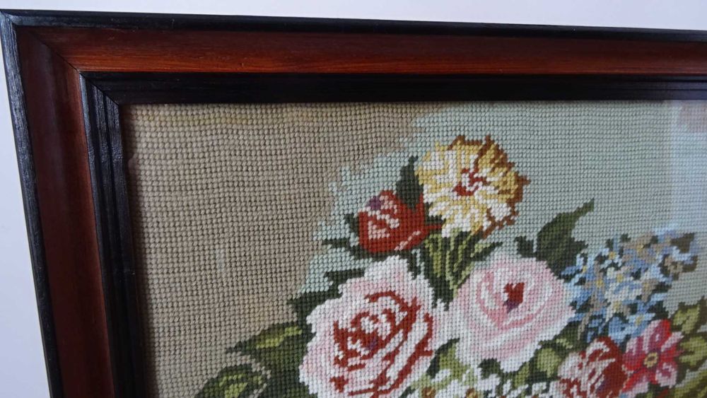 Гоблен- голям, натюрморт,  „Ваза с цветя “, едър бод, със стъкло