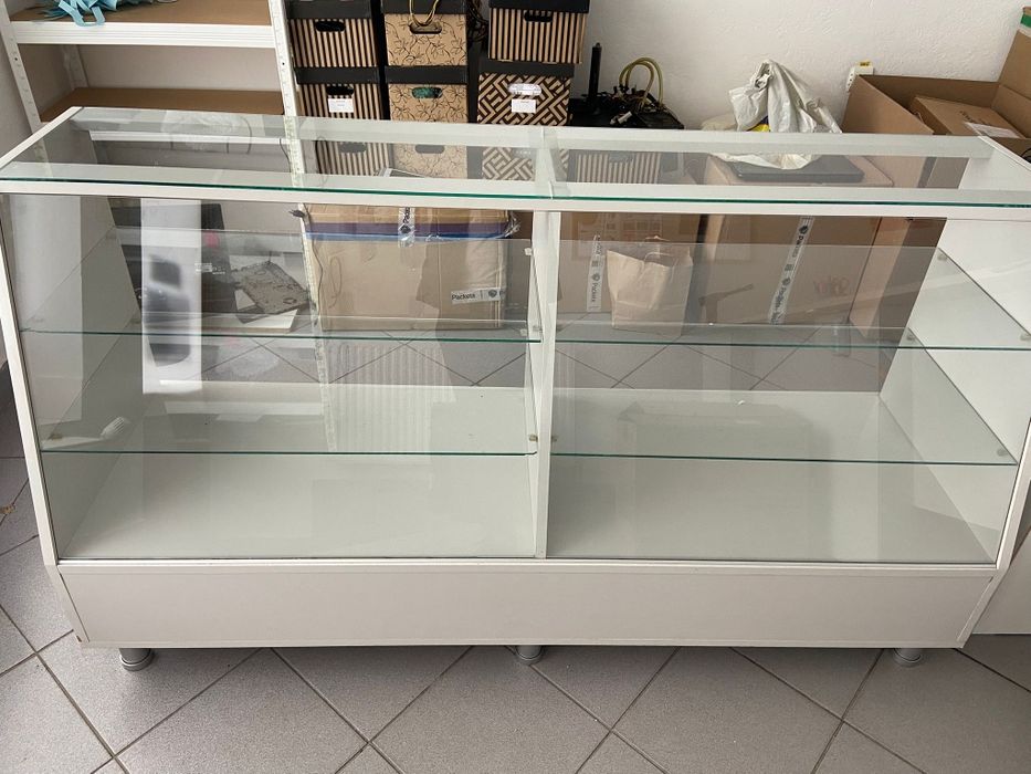 Vand Vitrina cu 3 rafruri