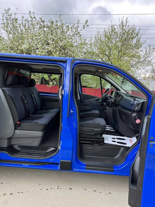 Opel Vivaro EcoFlex an 2015 cu 6 locuri si duba euro 5