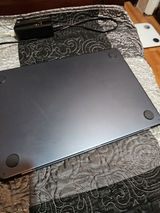 MacBook air m3 midnight 8/256