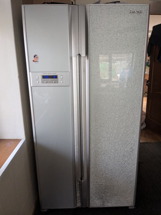 Холодильник большой