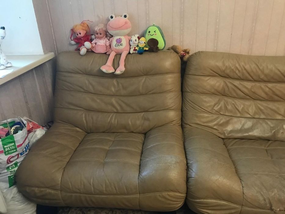 Диван с двумя креслами