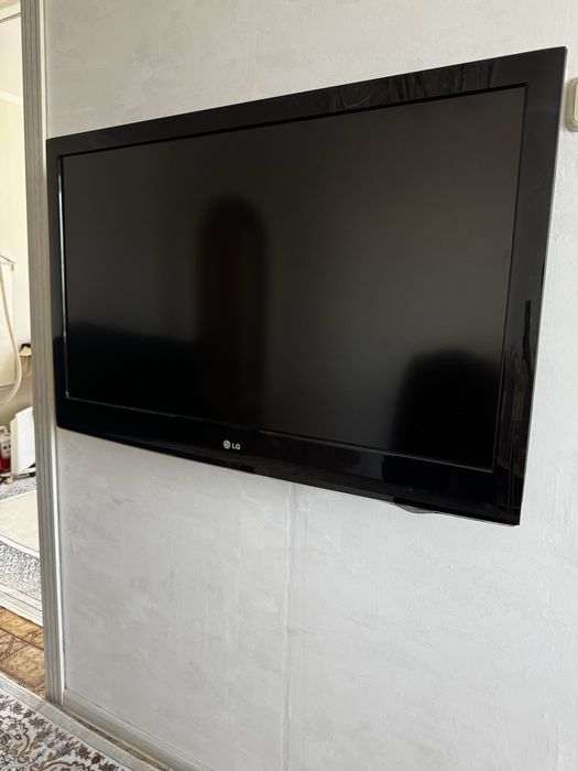 Телевизор б/у LG  в идеальном состоянии