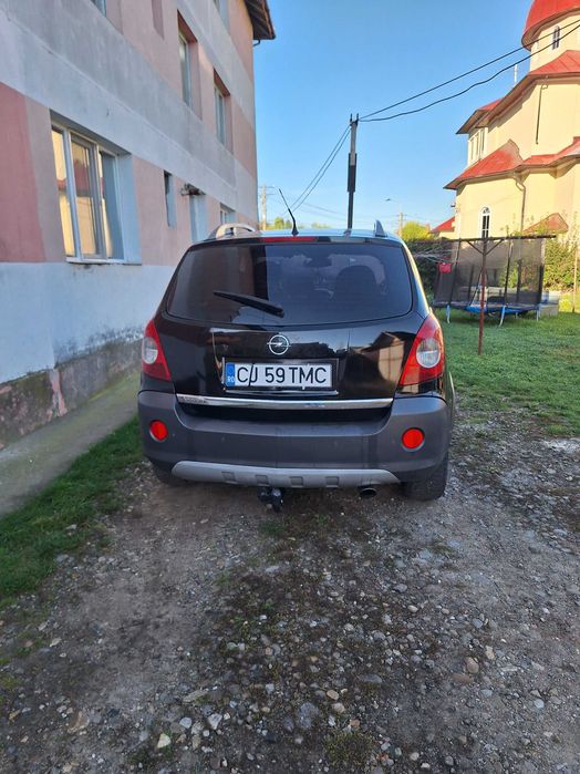 Automobil opel antara