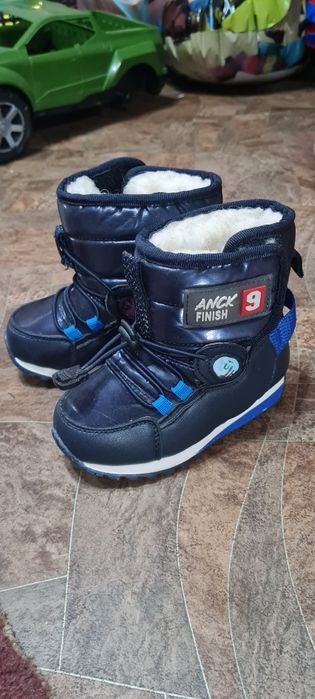 Продам зимнюю обувь