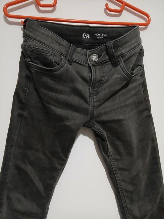 Pantaloni blugi C&A copii 8-10 ani stare perfecta.
Dimensiuni
- c