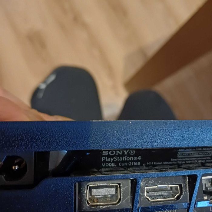 Play Station 4.             .