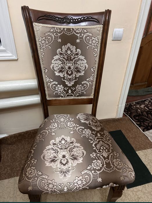 Комплект стола и стульев