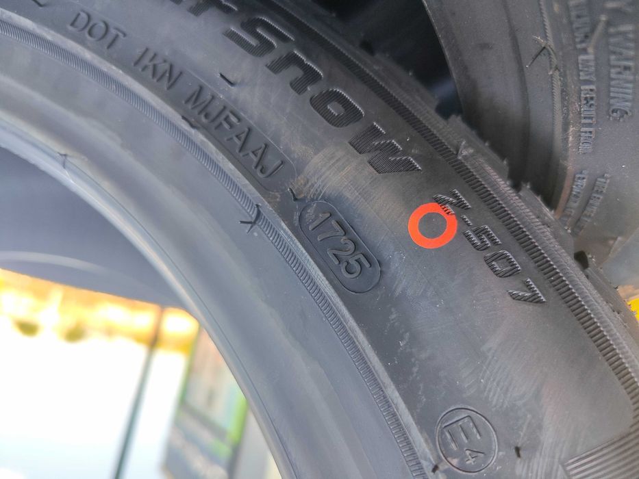 Зимни гуми 235/45/17 Goodride