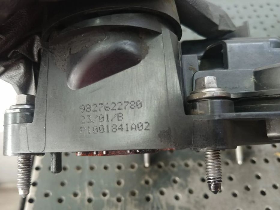 capac culbutori  1.5 hdi yh01 peugeot 3008 9827622780
