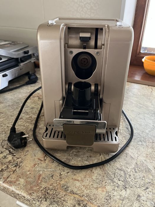 Кофемашина почти новая