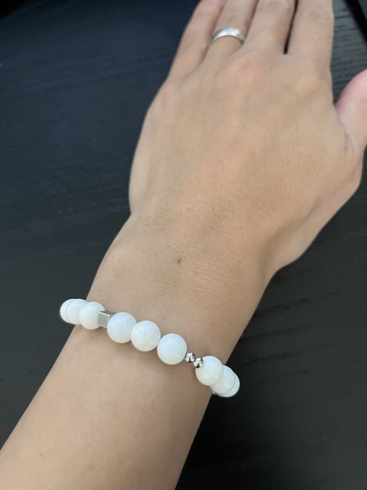 Гривни от естествени камъни