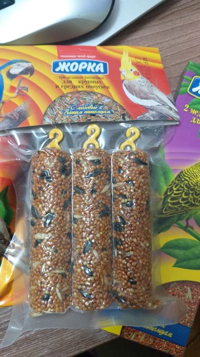 Корма для попугаев и грызунов