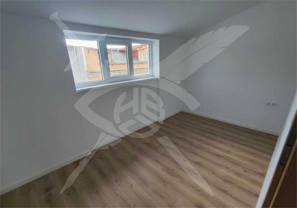 Дава се под наем Четиристаен апартамент в Варна, Център - 120 кв.м за 1000 € - Снимка #3