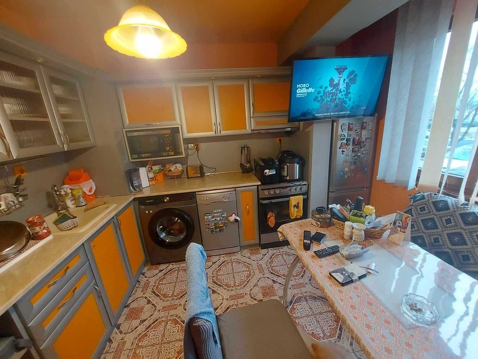 Продава се Тристаен апартамент в Търговище, Запад 2 - 76 кв.м за 1128 €/кв.м - Снимка #2