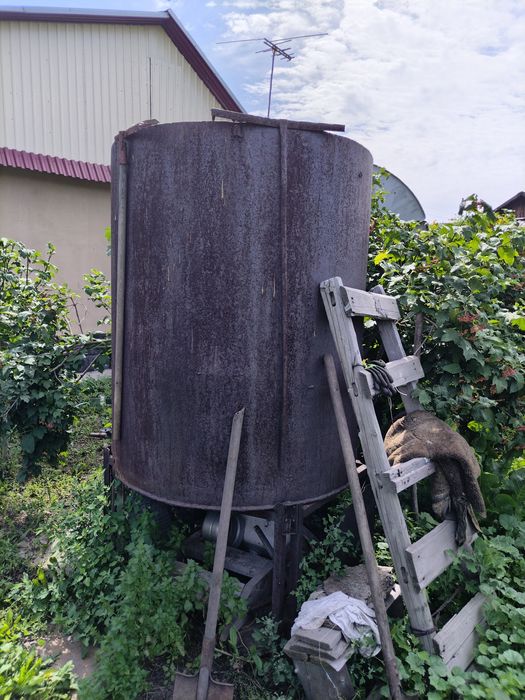 Продам металлический бак