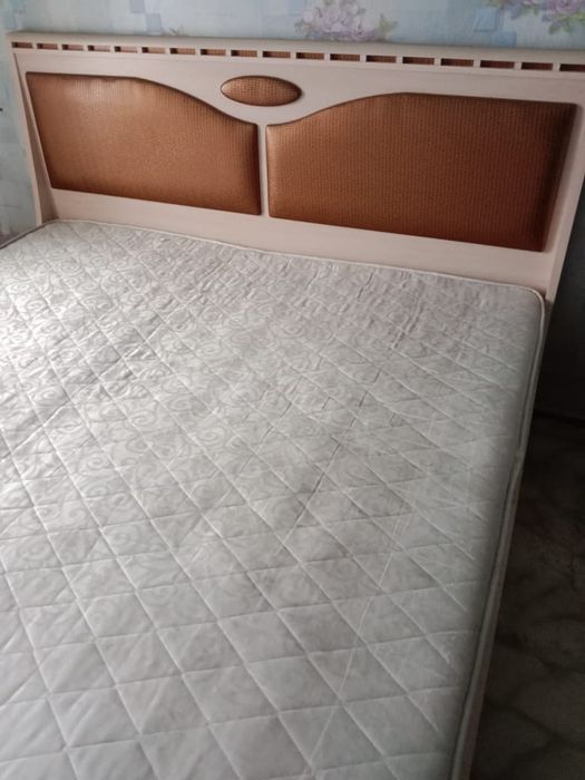 Двухспальная кровать