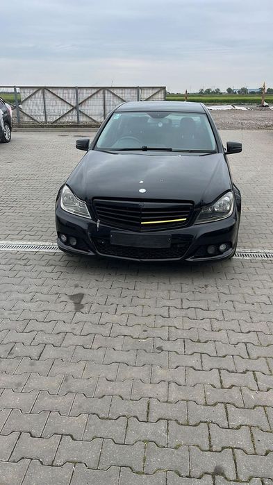 Dezmembram Mercedes-Benz C class 2.2 cdi din 2011