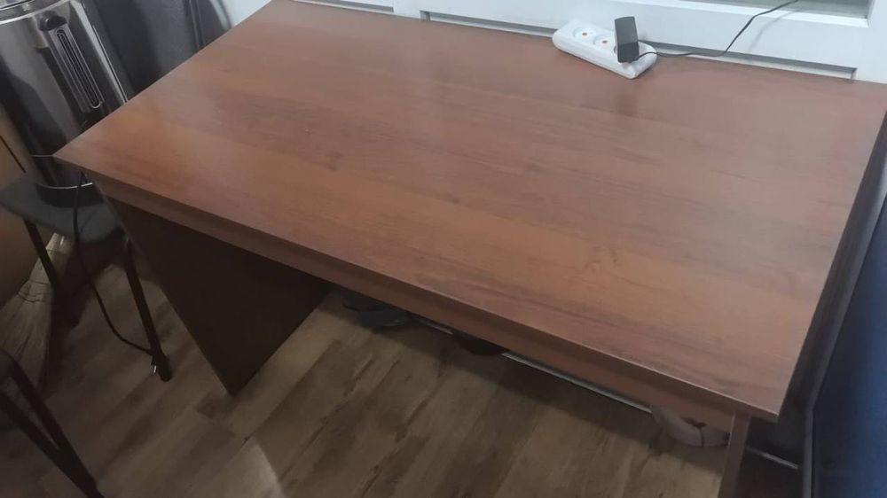Офисный стол в отличном состоянии