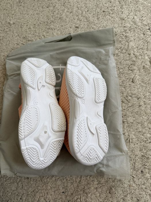Кроссовки для девочек 33размер