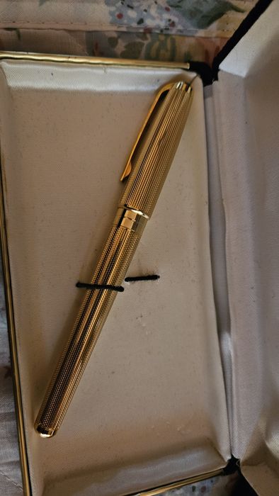 Stilou ST Dupont Paris penita aur 18 k