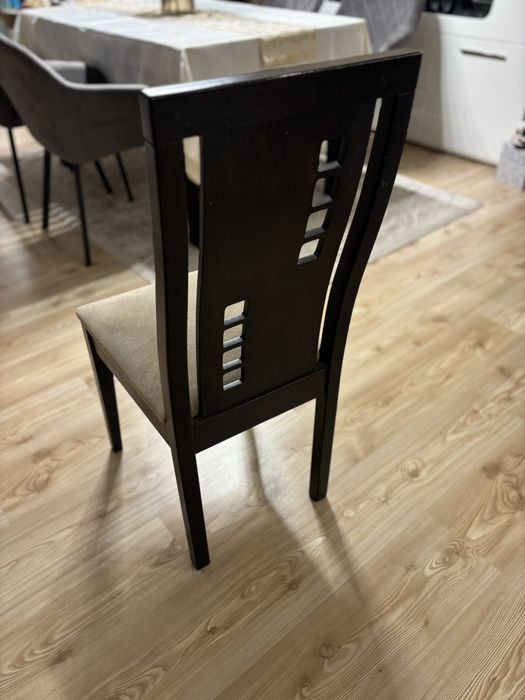 Трапезни столове