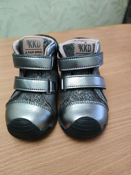 Демисезонные ботинки на девочку.