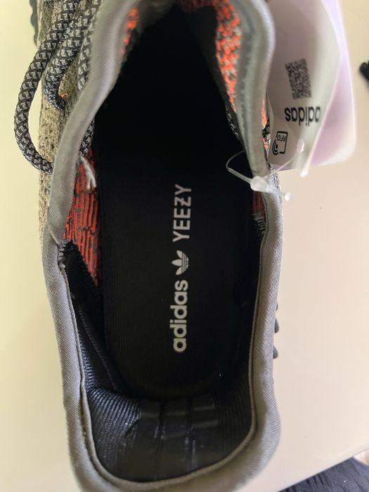 yeezy 350 v2 carbon beluga