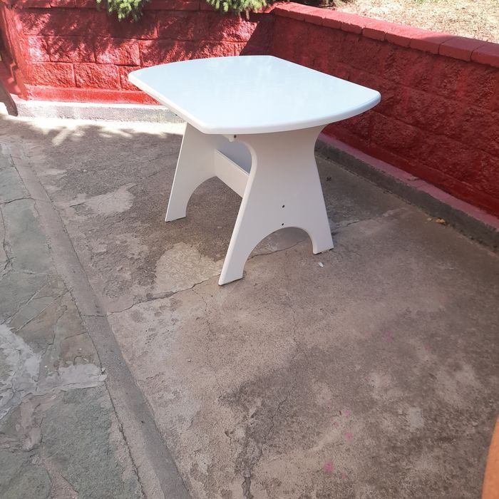 Стол белый овальный