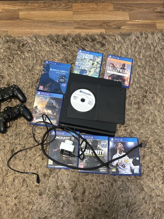 Vand URGENT! PS4 Slim MODAT! Cu multe jocuri si 2 controllere