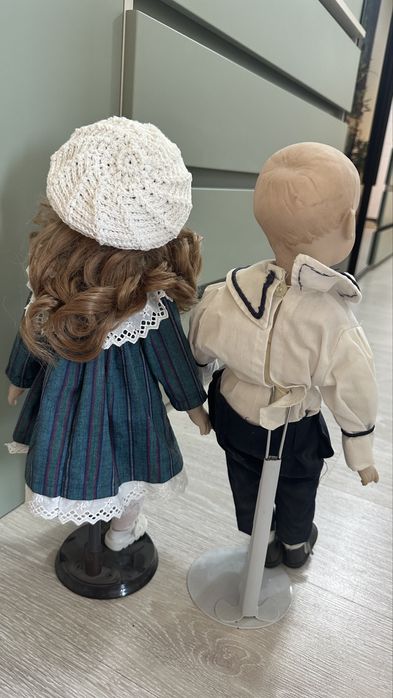Фарфоровая пара кукол