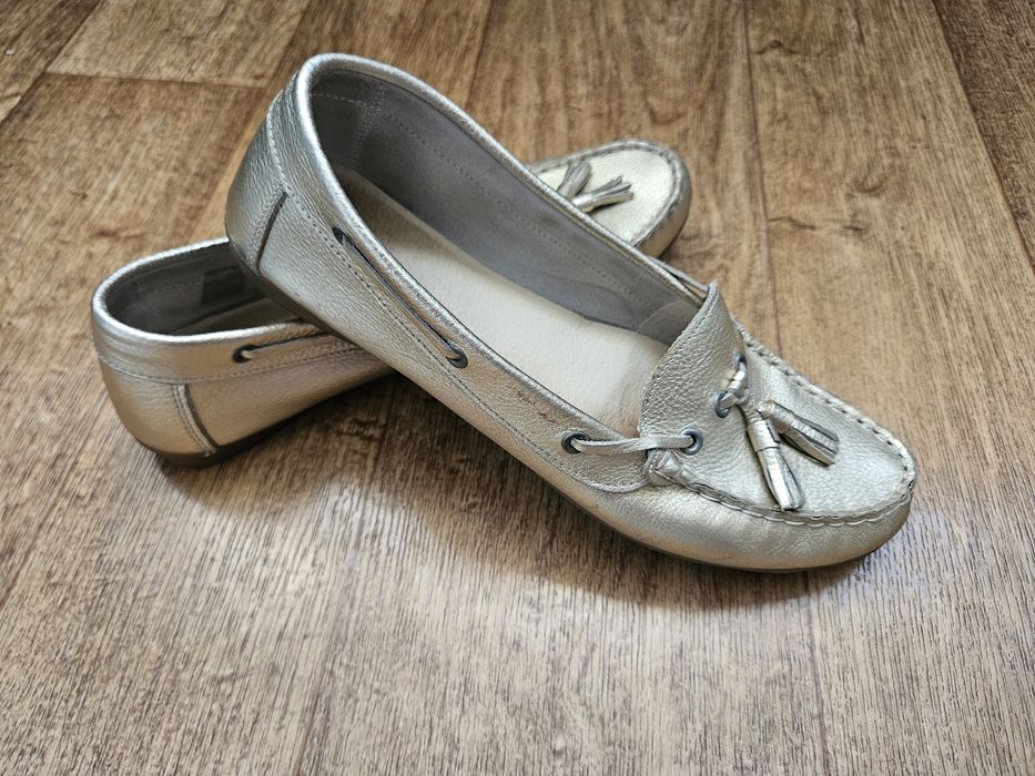 Продам лоферы женские 41р