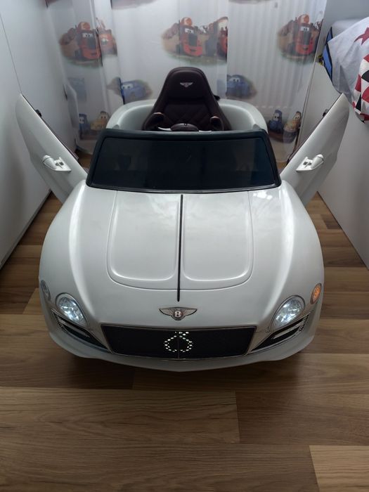 Mașinuță pt copii cu telecomanda