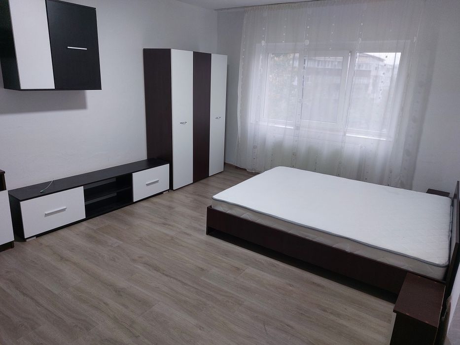 Inchiriez ap 1 cam decomandat