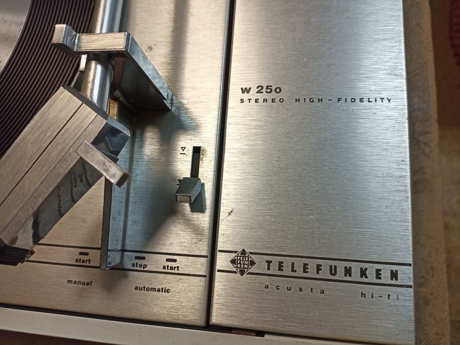 Грамофон + един за подарък