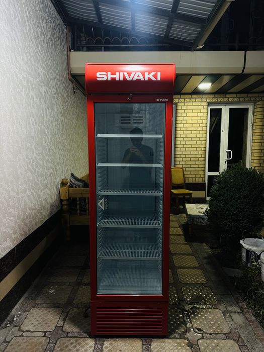 Витринный холодильник бренда Shivaki