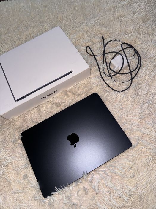 Продам MacBook Air M4 (256 GB / 16 GB)