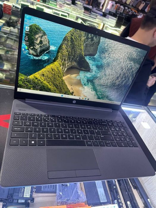 Бизда Ноутбук жудаям куп