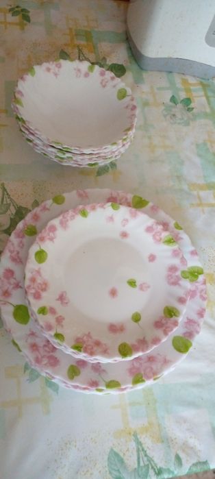 Набор столовый 18 предметов новый.